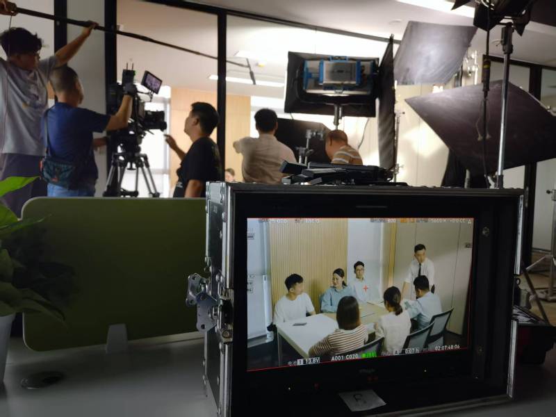 桐柏县TVC拍摄公司：科技产品视觉化大师，诠释未来感与功能美学